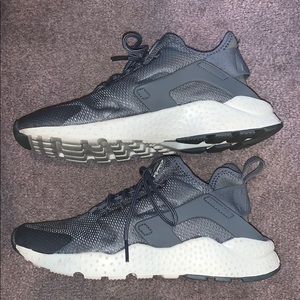 Gently worn Air Hurache Nike Sneakers